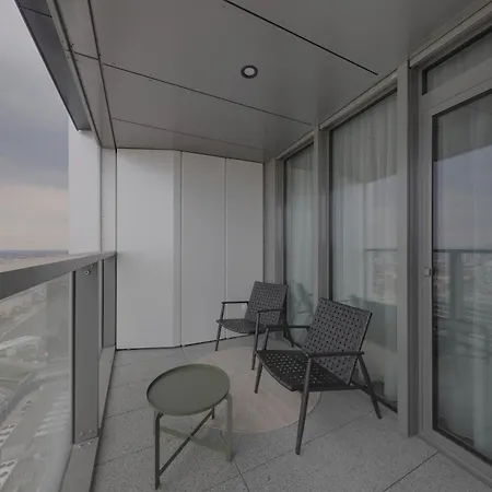 Eurovea Tower With Free Parking アパート